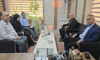 بازدید سرزده فرماندار گناوه از ادارات خدمات رسان 