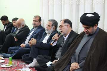 دیدار با خانواده شهید نصرت اله احمدی - دهه فجر- فرماندار
