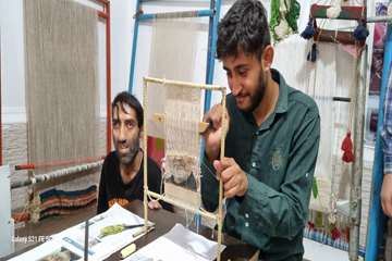 بازدید فرماندار از مرکز گلهای آسمانی 